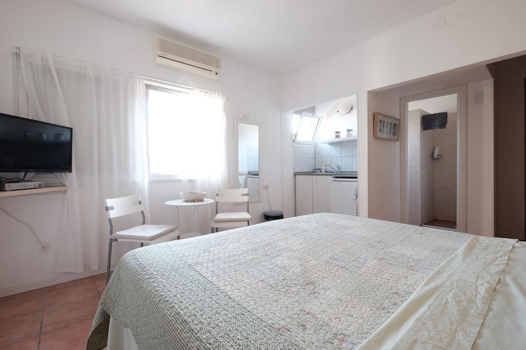 Gil'S Guest Rooms Neve Zohar Room photo