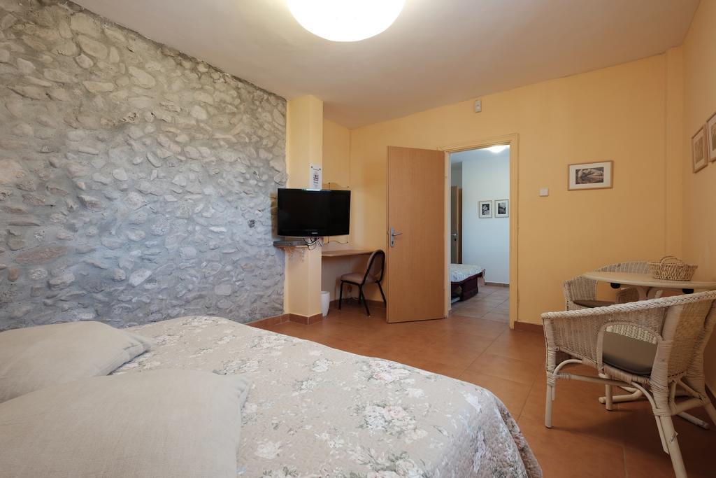 Gil'S Guest Rooms Neve Zohar Room photo